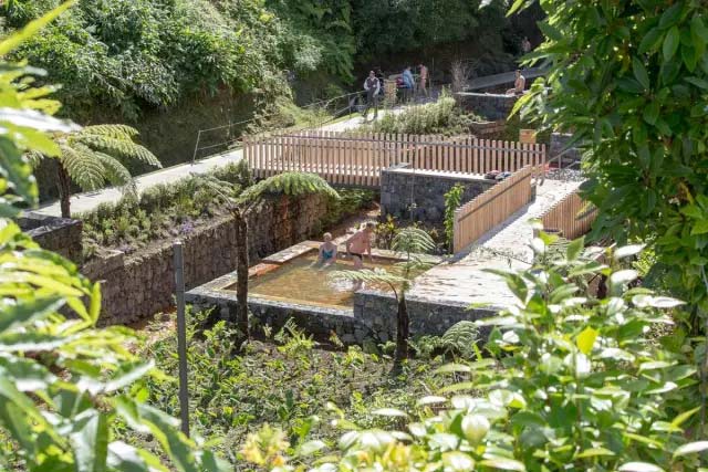 室外溫泉實(shí)景